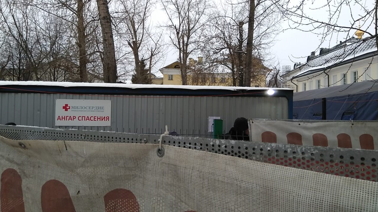 Одежда для бездомных передана в службу «Милосердие»