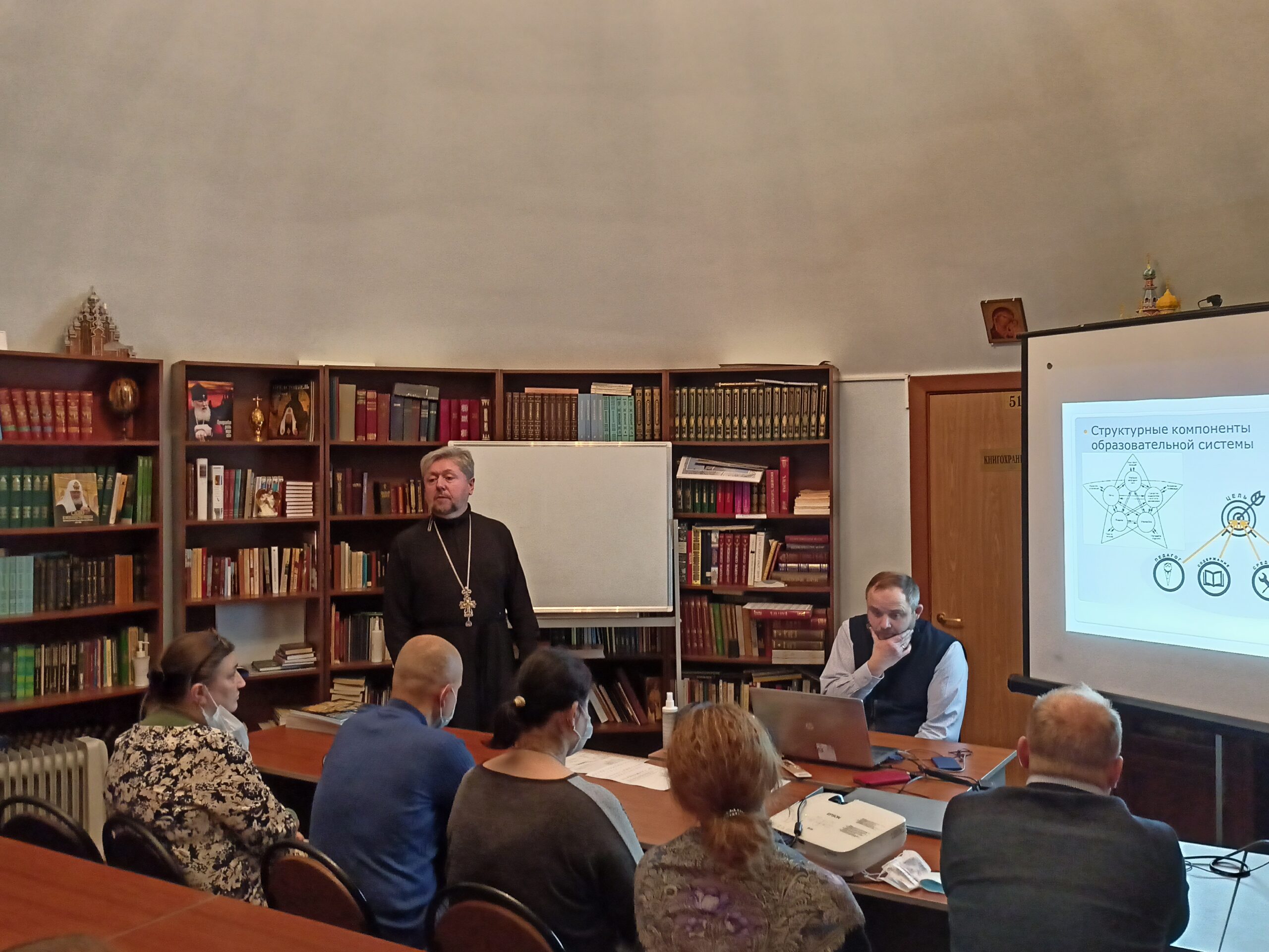 В Воскресной школе храма Святых страстотерпцев Бориса и Глеба в Зюзине состоялась встреча, посвященная православному воспитанию детей