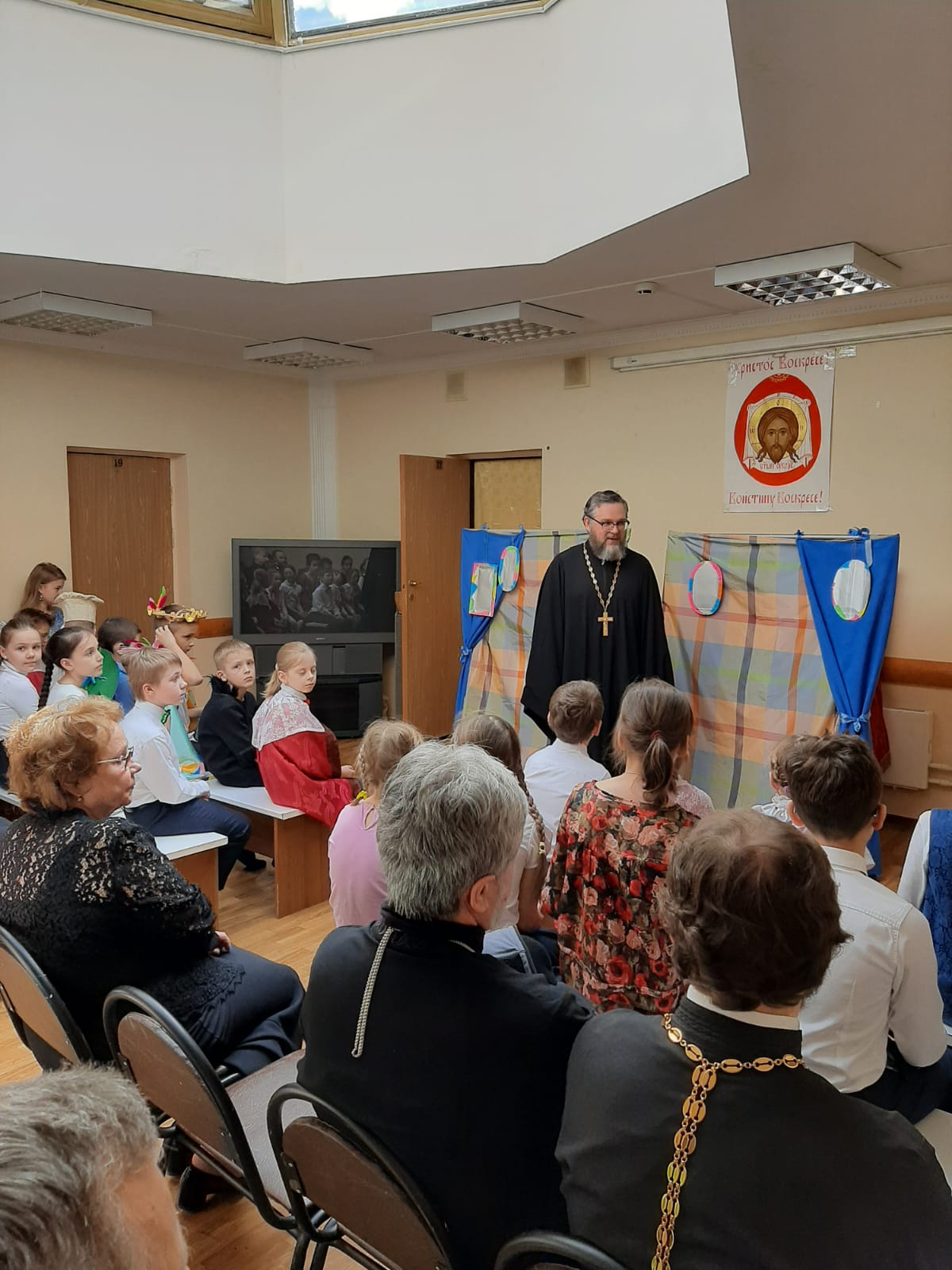 В Воскресной школе состоялся детский пасхальный концерт