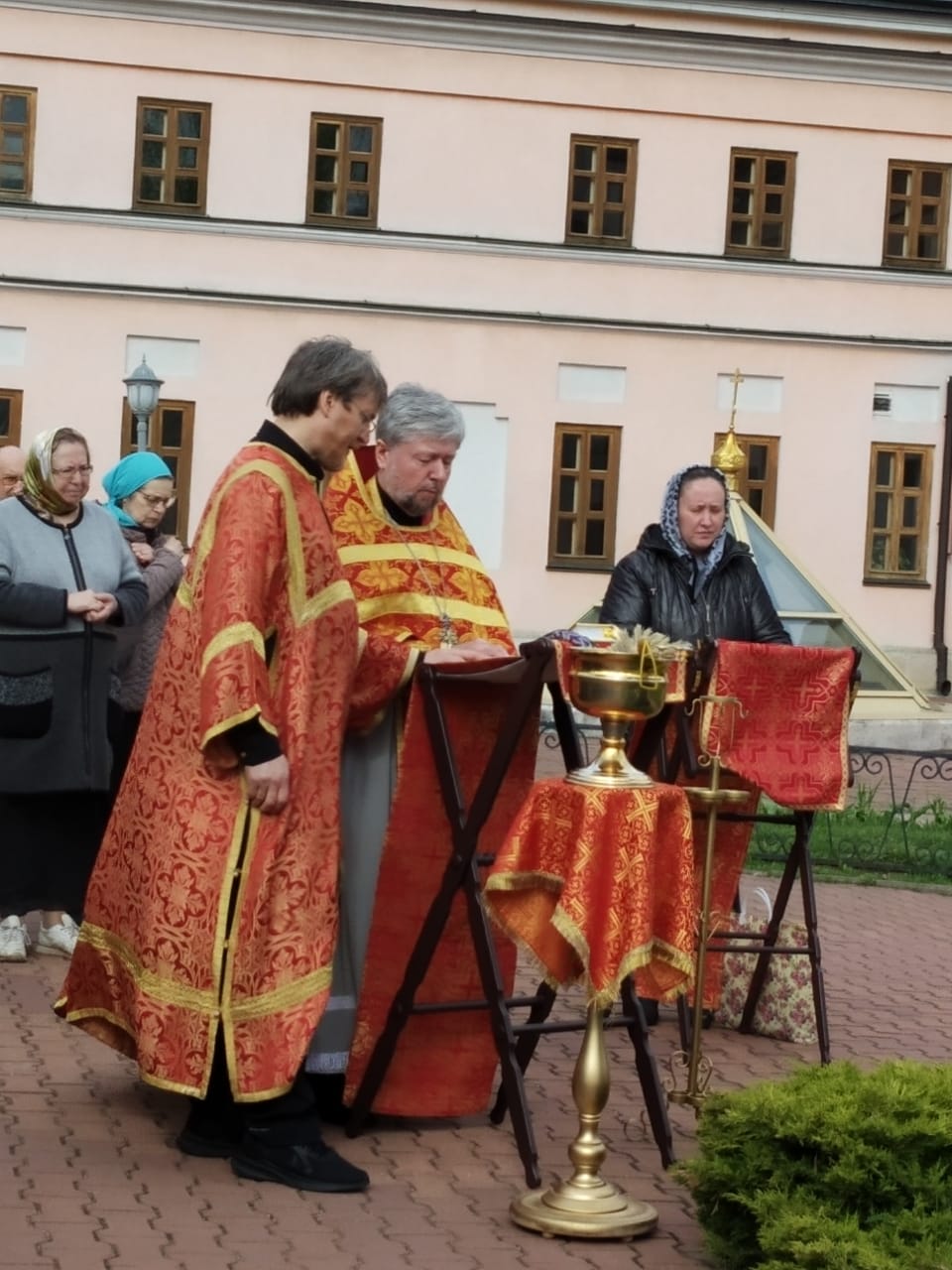 Память солдат и офицеров, тружеников тыла, жертв Великой Отечественной войны почтили в храме святых Бориса и Глеба в Зюзине