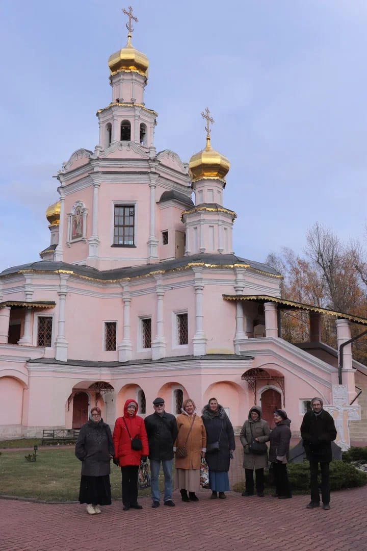 Для участников программы «Московское долголетие» проведена экскурсия по храму святых князей Бориса и Глеба в Зюзине