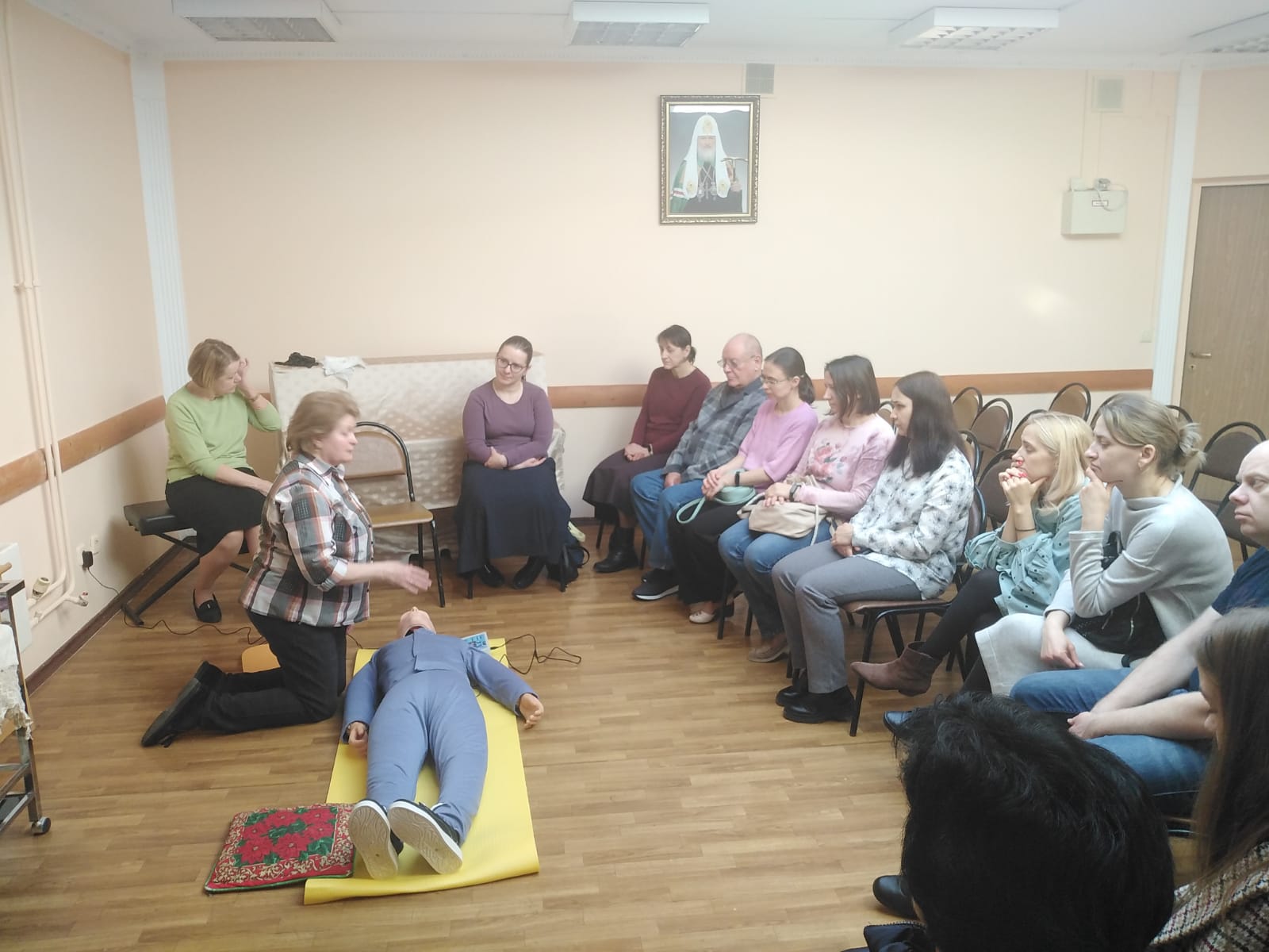 В нашей Воскресной школе состоялось очередное занятие обучающей группы по оказанию первой доврачебной медицинской помощи