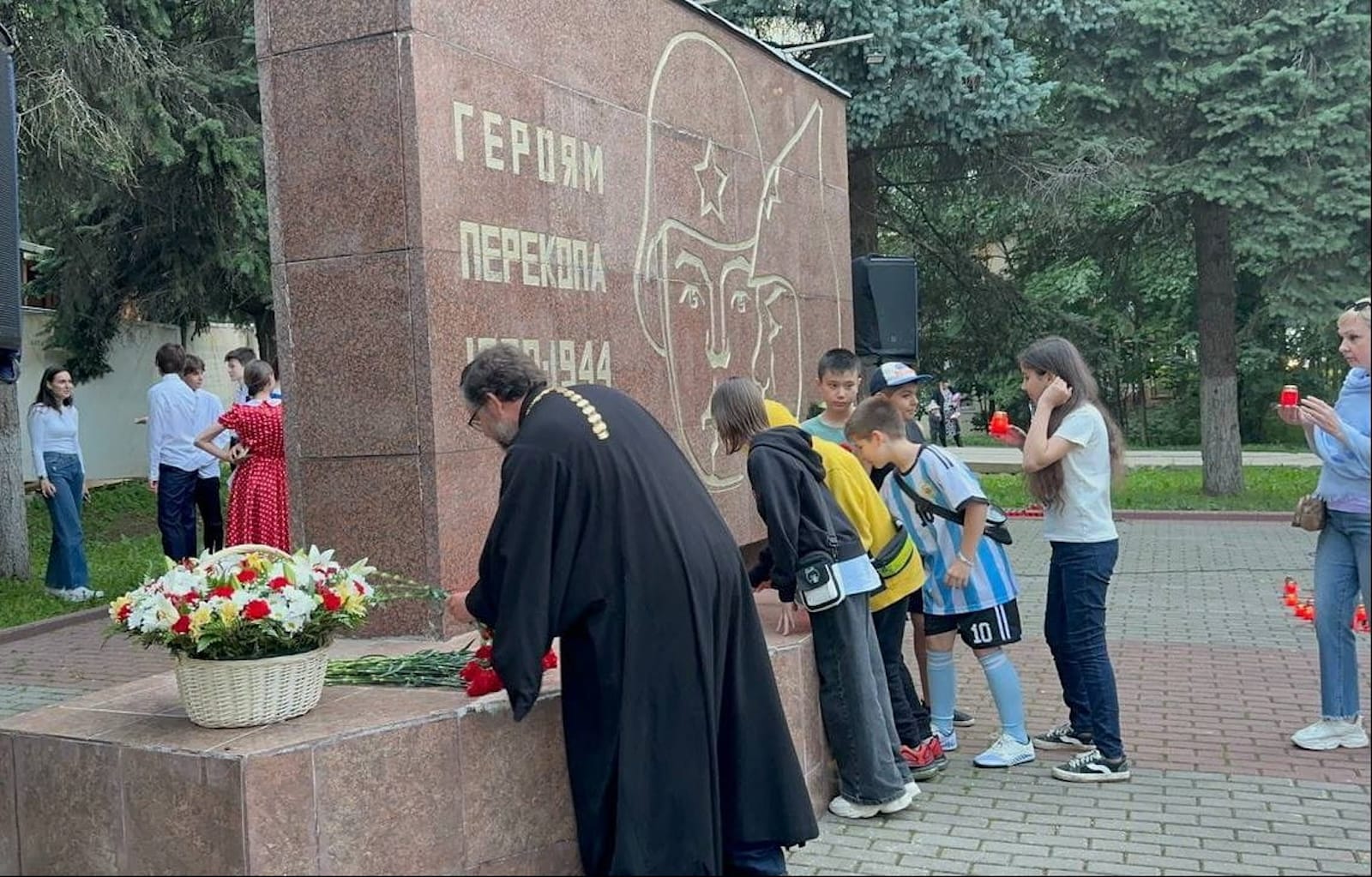 Акция «Свеча памяти» прошла у памятника героям Перекопа