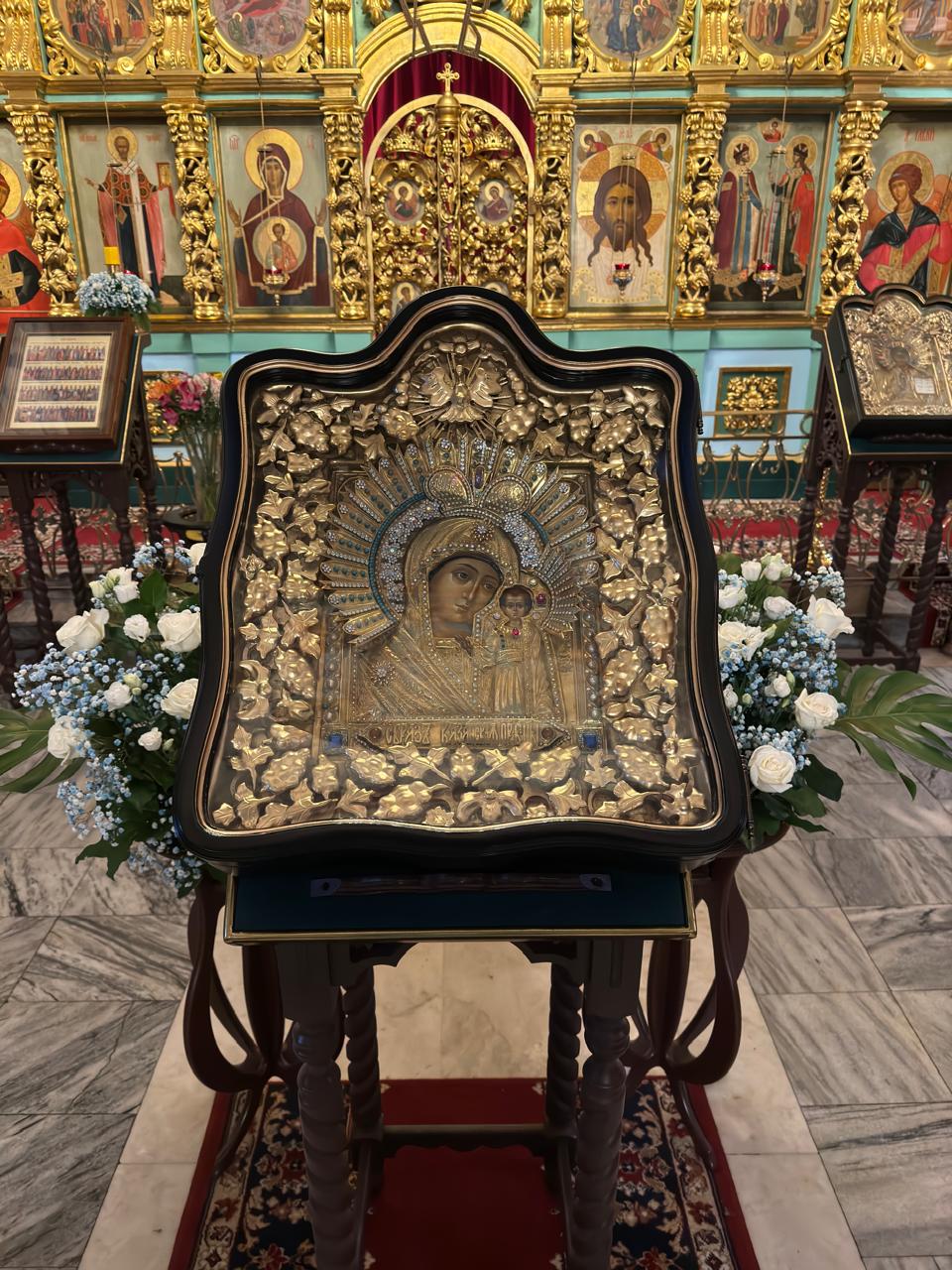 Приходская семья храма святых князей Бориса и Глеба в Зюзине встретила праздник Казанской иконы Божией Матери