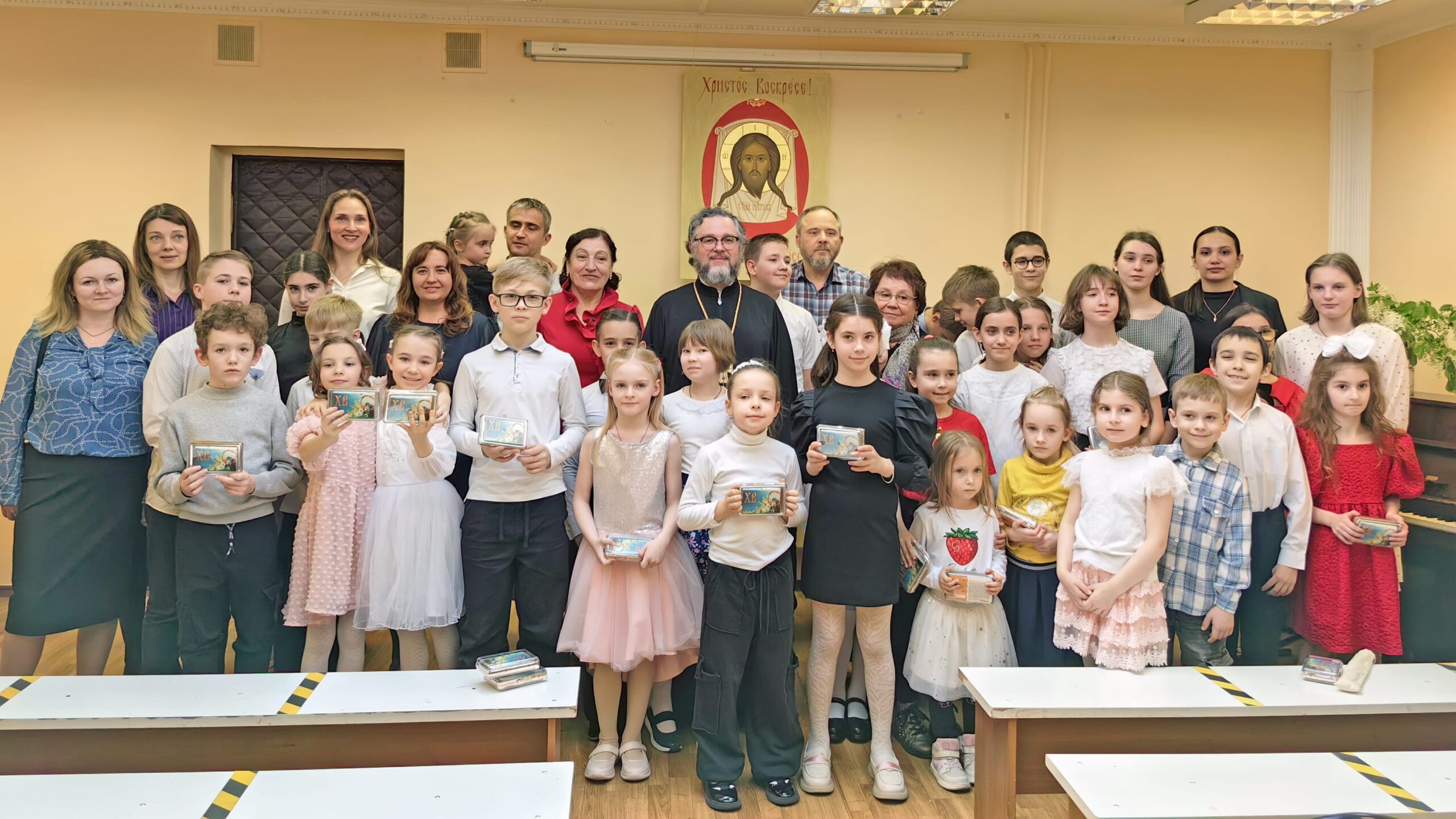 В Воскресной школе храма святых князей Бориса и Глеба в Зюзине состоялся детский пасхальный праздник