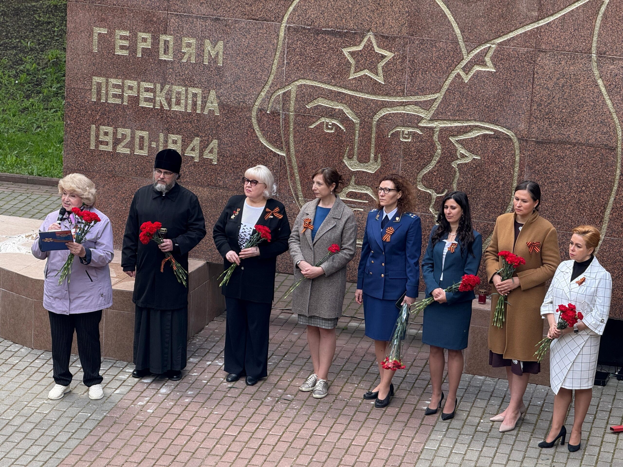 У памятника героям Перекопа состоялась памятная акция, посвященная 80-летию Победы в Великой Отечественной войне