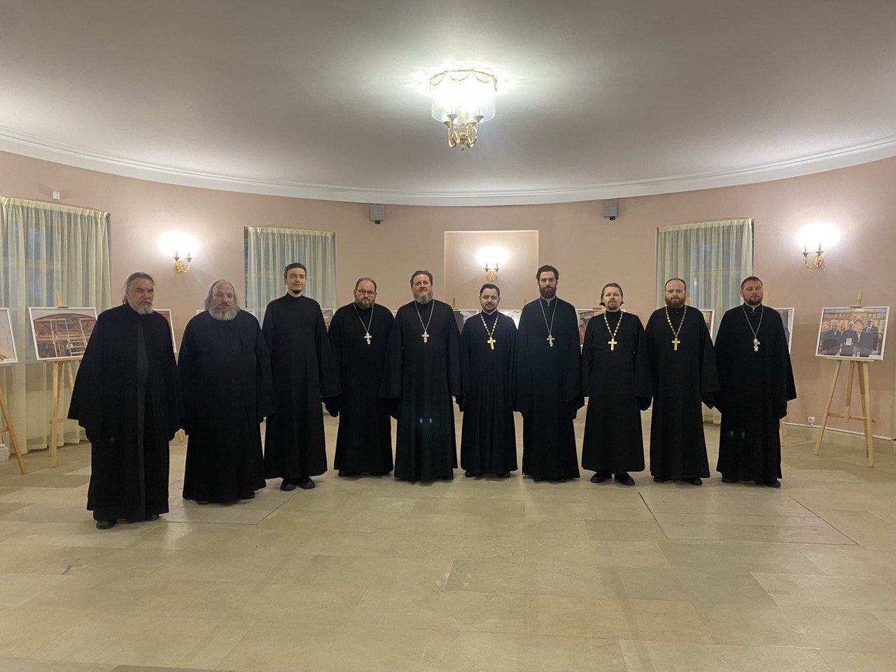 Духовенство Юго-Западного викариатства посетило с экскурсией Мосгордуму в усадьбе Гагариных