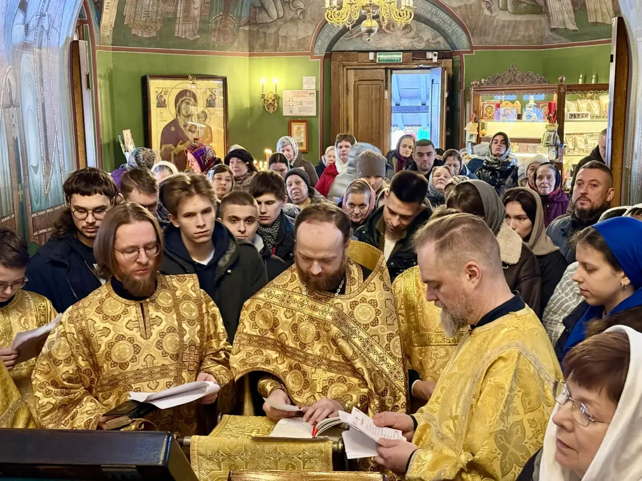 В храме святых князей Бориса и Глеба в Зюзине совершен студенческий молебен