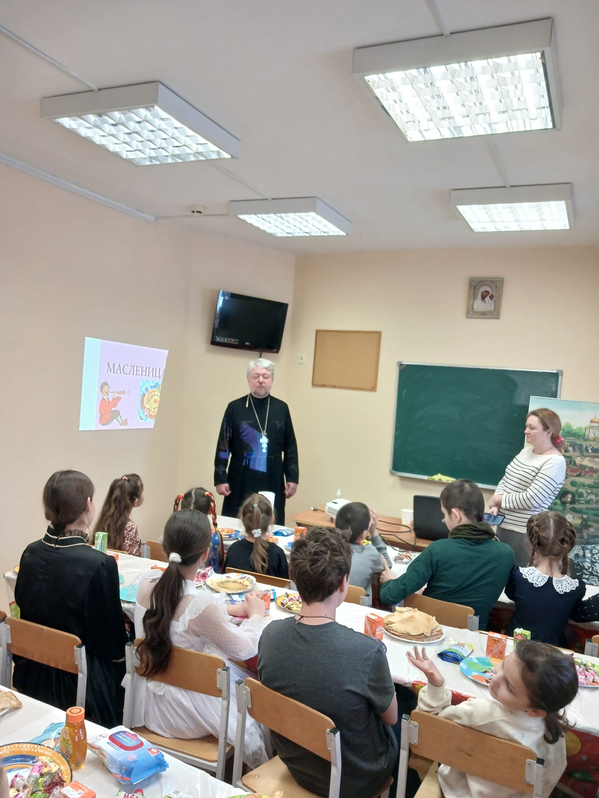 В Воскресной школе проводили Масленицу
