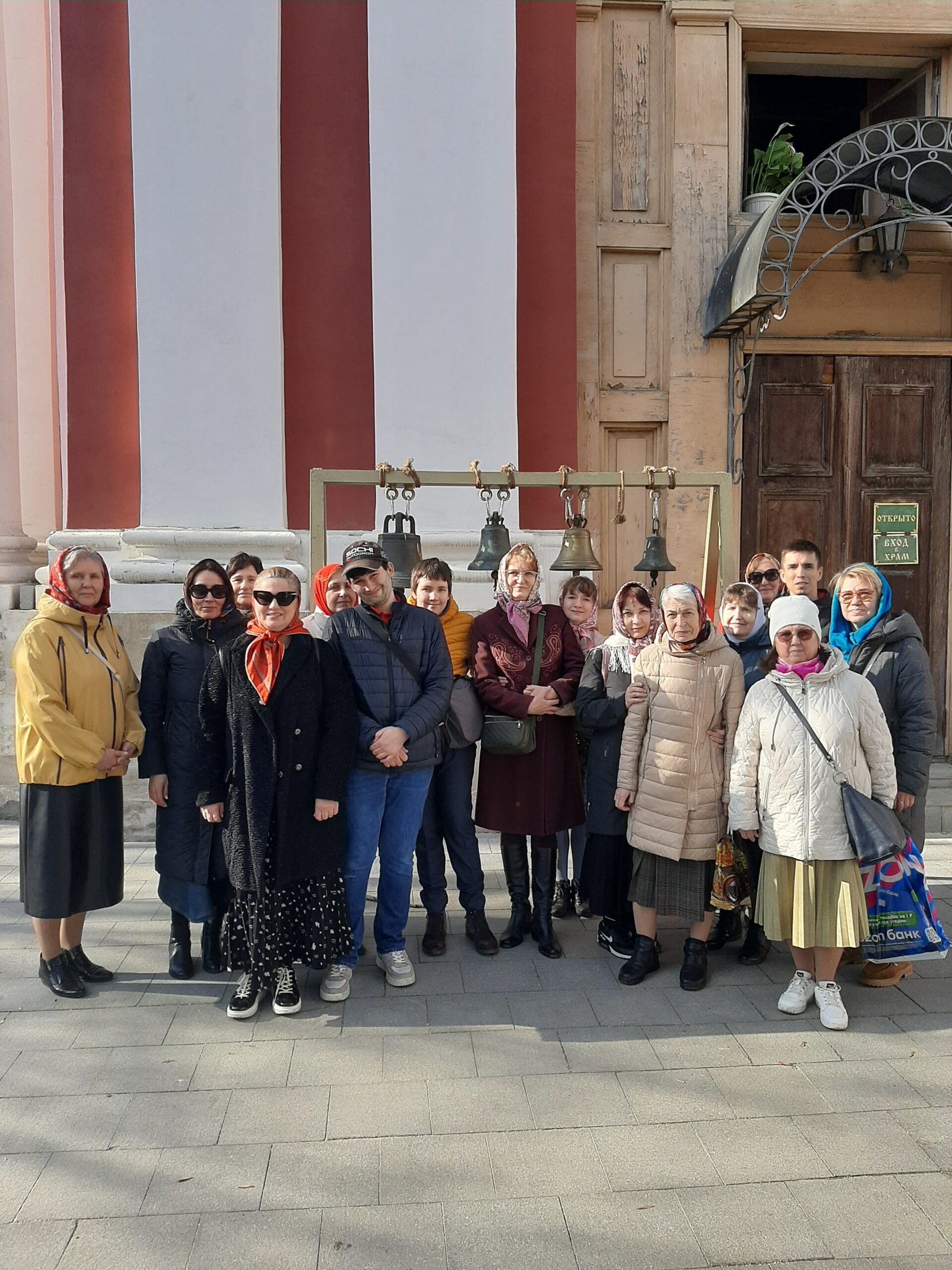 Прихожане храма святых мучеников и страстотерпцев Бориса и Глеба в Зюзине в дни Светлой Седмицы посетили экскурсию «Пасхальный звон»