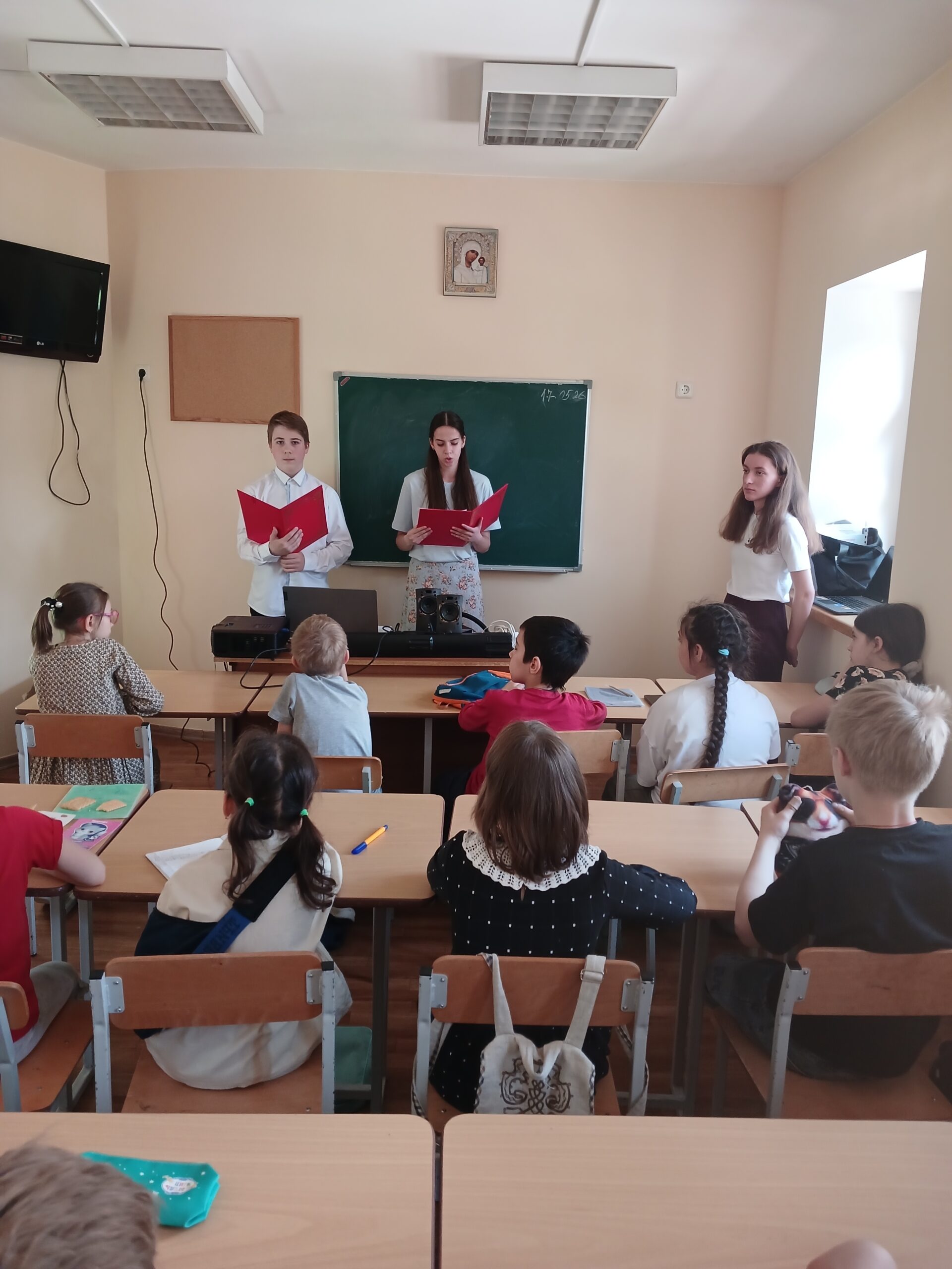 В Воскресной школе храма святых князей Бориса и Глеба в Зюзине состоялся традиционный урок, посвященный памяти святых князей