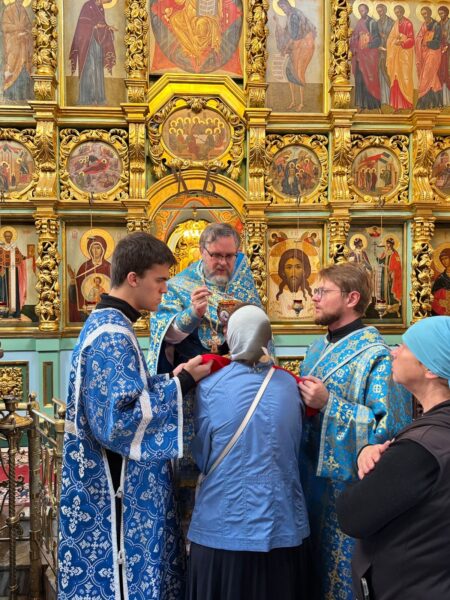 «Приидите, вси концы земнии, честное преставление Богоматере восхвалим»: приходская семья храма святых князей Бориса и Глеба в Зюзине встретила праздник Успения Пресвятой Богородицы